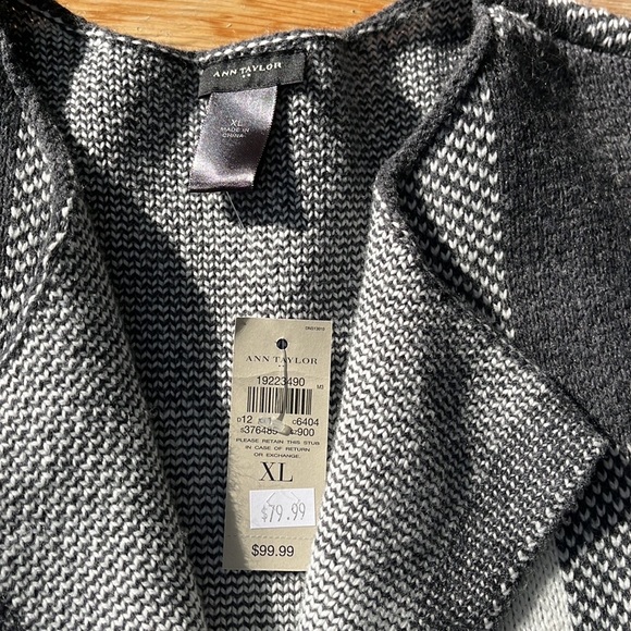 Ann Taylor sweater, never worn extra large. Has pockets. - Picture 5 of 7